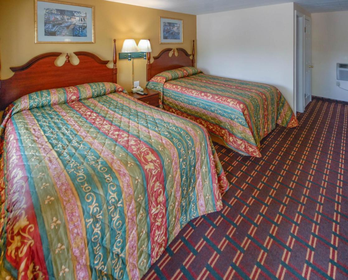 Budget Inn Watkins Glen Bagian luar foto